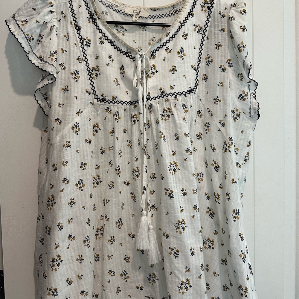 Easel White Blouse with Blue Floral Pattern